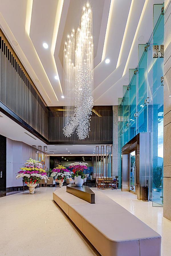 Le Sands Oceanfront Danang Hotel Exterior foto
